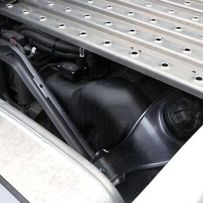Camion tracteur à réservoir de carburant de 600 L avec siège du conducteur en suspension pneumatique et capacité du moteur &gt; 8 L