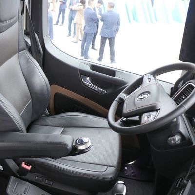 Tracteur à haute capacité pour traction de semi-remorques