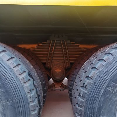 Sinotruck Poids lourd camionneur 6X4 Véhicule de transport industriel de 11m*2,55m*3,45m