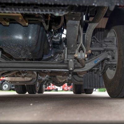 Le siège à suspension pneumatique et le réservoir de carburant de 600 litres sont une combinaison parfaite pour remorquer une semi-remorque.