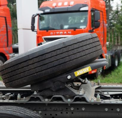 Le siège à suspension pneumatique et le réservoir de carburant de 600 litres sont une combinaison parfaite pour remorquer une semi-remorque.