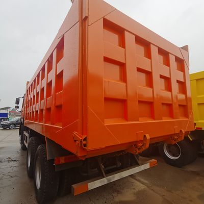 Conception de pneus sans tube 6X4 Sinotruck Poids lourd camion à bascule avec 351-450 chevaux