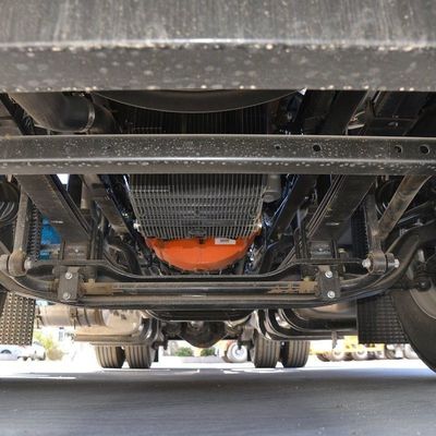 Le véhicule est équipé d'un moteur à commande numérique.