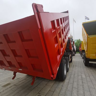 Capacité de chargement de 40 tonnes 6x4 Sinotruck Camion-déchargeur industriel avec direction hydraulique