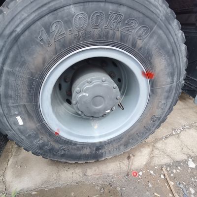Tracteur à réservoir de carburant de 600 litres avec moteur de 480 ch et siège du conducteur à suspension pneumatique