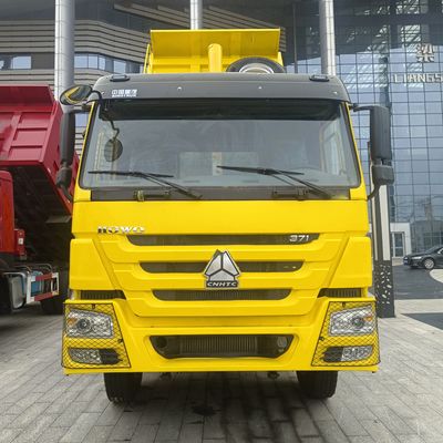 Camion de décharge Haowo de Chine de capacité de charge de 21 à 30 tonnes équipé d'une cabine de climatisation