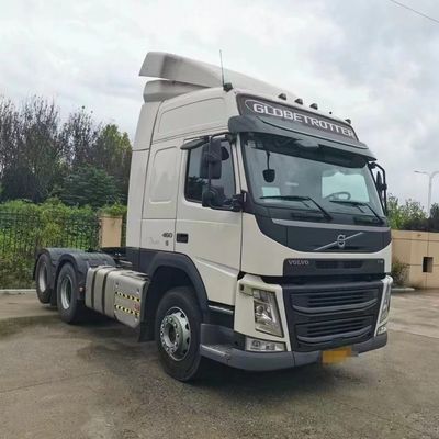 Une remorque de tracteur lourd Shacman personnalisée avec réservoir de carburant de 1000 litres et certifiée ISO
