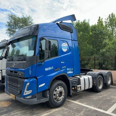 Une remorque de tracteur lourd Shacman personnalisée avec réservoir de carburant de 1000 litres et certifiée ISO