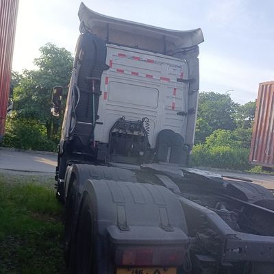 Transport lourd FAW camion diesel avec réservoir de carburant de 400L et direction hydraulique