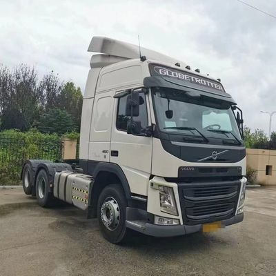 Le remorquage des véhicules lourds facilité grâce au puissant Volvo Tractor Truck et au siège en suspension pneumatique