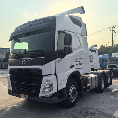 Le remorquage des véhicules lourds facilité grâce au puissant Volvo Tractor Truck et au siège en suspension pneumatique