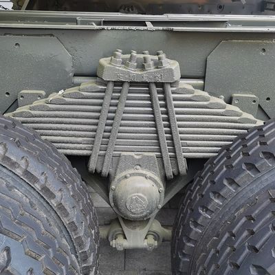 Camion à décharge à châssis Sinotruk personnalisé avec conception de pneus sans tube et assistance électrique