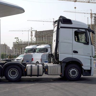 Camion lourd Mercedes Actros 510HP 6X4 Tracteur modèle 2651 LS avec conception de pneus sans tube
