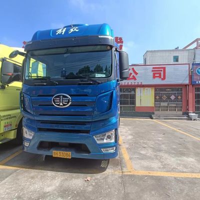 Camion J7 Jiefang avec moteur 560 chevaux Euro 5 Émission standard 6.8x2.5x3.8m