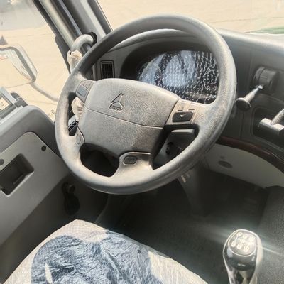 Transmission manuelle de 371 ch utilisée Haowo 371 camion de décharge avec châssis et pneus Sinotruk