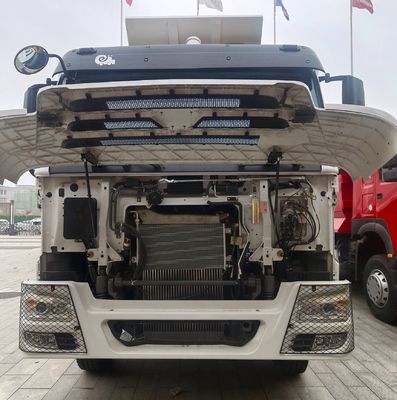 Un camion-décharge robuste avec direction hydraulique et transmission manuelle à prix abordable