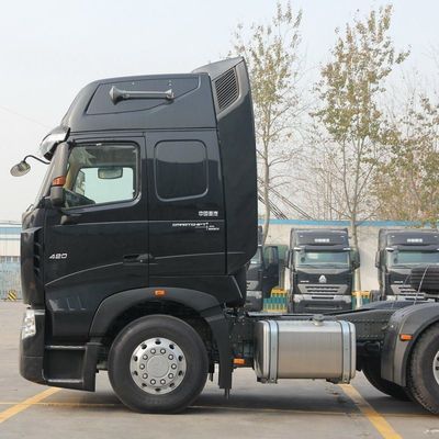 Boîte de chargement en acier au carbone de 31 à 40 tonnes HOWO A7 Série 6X4 Camion tracteur de 400 ch avec réservoir de carburant de 600 litres