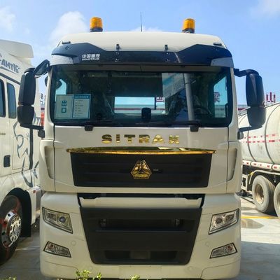 Camion de béton avec une boîte de chargement en acier au carbone durable