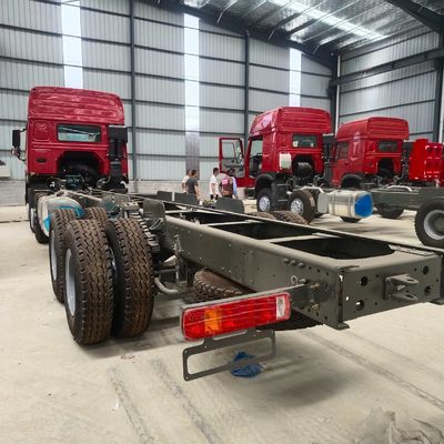 Chassis de camion à décharge Sinotruk avec système de direction hydraulique et certification ISO des pneus
