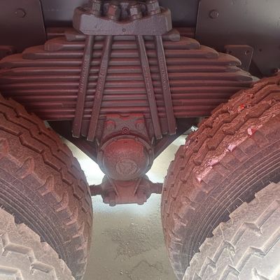 Base de chassis de camion Sinotruk avec direction assistée par puissance avancée et moteur de 351-450 ch