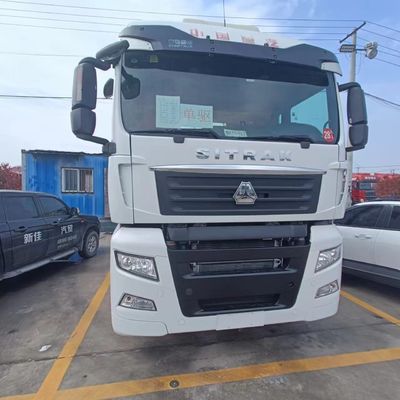 Camion de 540 chevaux avec réservoir de carburant de 1000 litres et fonctionnalité de remorquage lourd