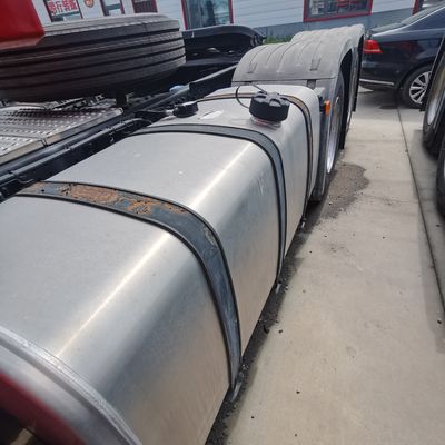 Chassis de camion lourd Sinotruk avec direction hydraulique et conception de pneus sans tube