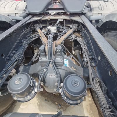 Chassis de camion lourd Sinotruk avec direction hydraulique et conception de pneus sans tube