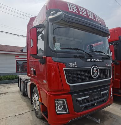 Base de camionnettes à décharge de type élévateur avant avec châssis et pneus Sinotruk Capacité de charge 21-30 t