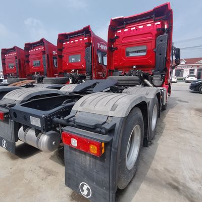 Base de camionnettes à décharge de type élévateur avant avec châssis et pneus Sinotruk Capacité de charge 21-30 t