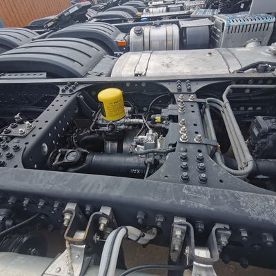 Certification des pneus ECE Sinotruck 400HP Moteur Suspension pneumatique Siège du conducteur Pièces de semi-remorque
