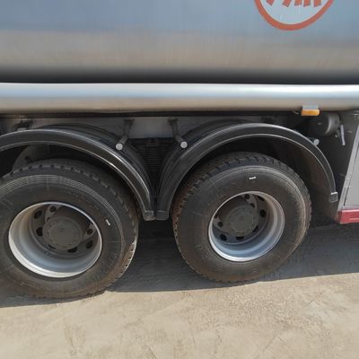 Sinotruk HOWO 6X4 336HP 15cbm camion-citerne à vide camion-égout modèle Zz1257n4641W avec 1