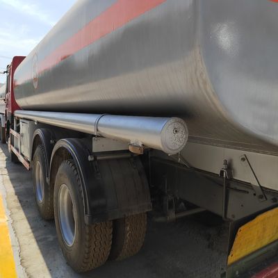Sinotruk HOWO 6X4 336HP 15cbm camion-citerne à vide camion-égout modèle Zz1257n4641W avec 1