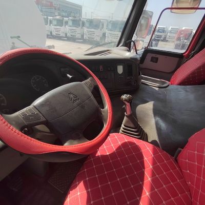 Sinotruk HOWO 6X4 336HP 15cbm camion-citerne à vide camion-égout modèle Zz1257n4641W avec 1