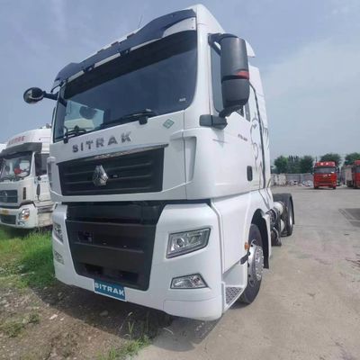 Un tracteur à GNC de 480 chevaux avec siège en suspension pneumatique