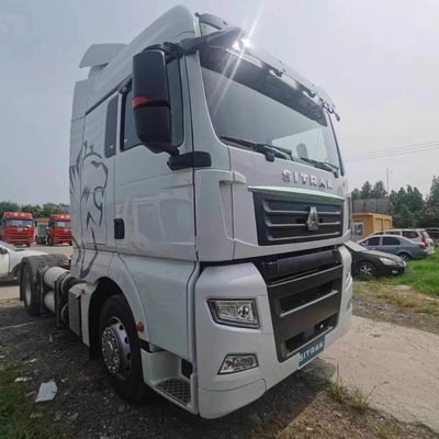 Un tracteur à GNC de 480 chevaux avec siège en suspension pneumatique