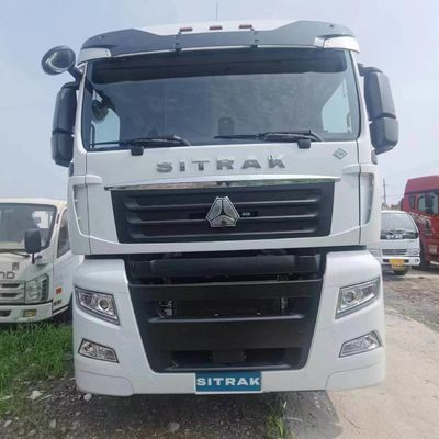Siège à suspension pneumatique et réservoir de carburant de 600L Sinotruck Truck tracteur pour remorquer une semi-remorque