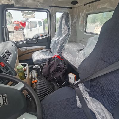Véhicule de traction de semi-remorques spacieux et lourds