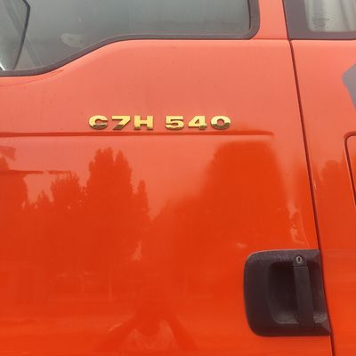 Camion à remorque avec siège en suspension pneumatique pour moteur de remorque d'une capacité supérieure à 8 litres et pour véhicules lourds