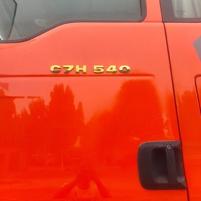 Tracteur lourd Sinotruck avec siège en suspension pneumatique pour remorquer une semi-remorque sur le marché