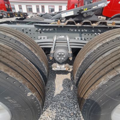 6x4 480HP Tracteur pour remorquer Semi-remorque siège de suspension aérienne 6,5x2,5x4m Taille