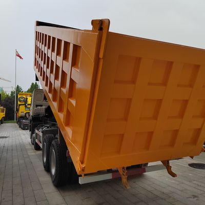 Sinotruk HOWO 8*4 12 roues à bascule camion de transport 371HP-375HP style de levage avant