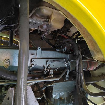 6X4 Sinotruk HOWO N7 camion-déchargeur avec moteur diesel de capacité&gt; 8L et boîte de chargement hydraulique