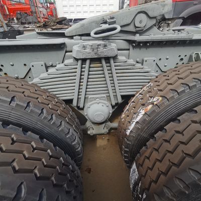 Un camion-tracteur diesel économique avec réservoir de carburant de 600 litres et siège en suspension pneumatique
