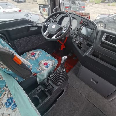 Assise du conducteur Assise de suspension pneumatique Puissant moteur de 480 chevaux et configuration Sinotruck 6X4