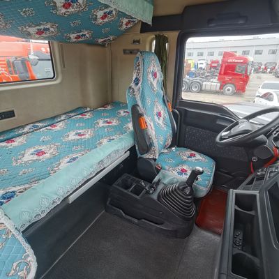 Assise du conducteur Assise de suspension pneumatique Puissant moteur de 480 chevaux et configuration Sinotruck 6X4