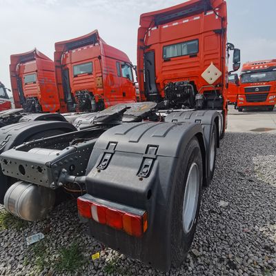 Tracteur robuste pour traction de semi-remorque avec siège en suspension pneumatique