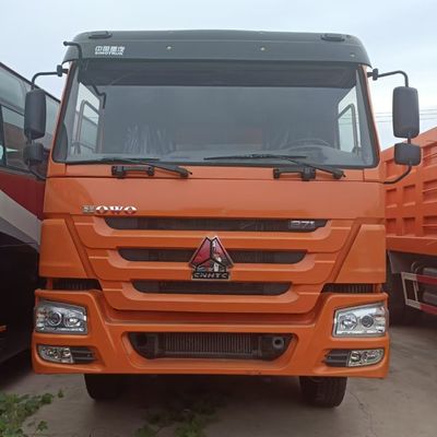 Équipement de traction industriel avec pneus et direction hydraulique sur chassis de camion Sinotruk