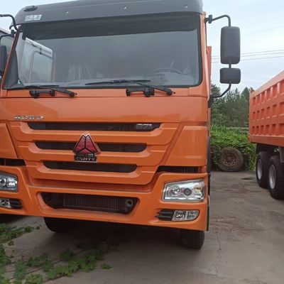 Véhicule de construction durable Sinotruk châssis 371HP camion de direction hydraulique pour le CCG