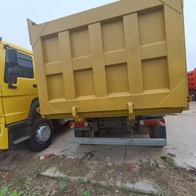 Pneus à grande capacité 30 tonnes de décharge de chargement camion à décharge Sinotruk châssis direction hydraulique