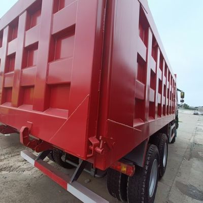 Sinotruck Hovo 6X4 LHD Dump Truck avec système hydraulique de direction assistée